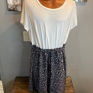 Black and white floral t shirt dress